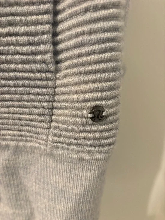 Lululemon Sit In Lotus Wrap II - Picture 3 of 6